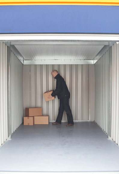 facility-features-sec-img woman holding a box